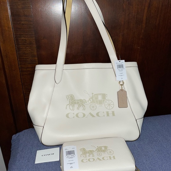 Coach purse with matching wallet - Picture 5 of 9